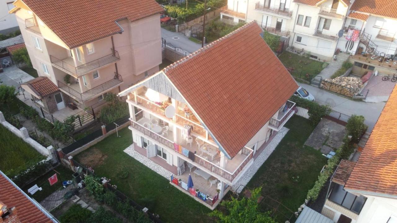 Villa Lakeview Paradise Pestani Bagian luar foto