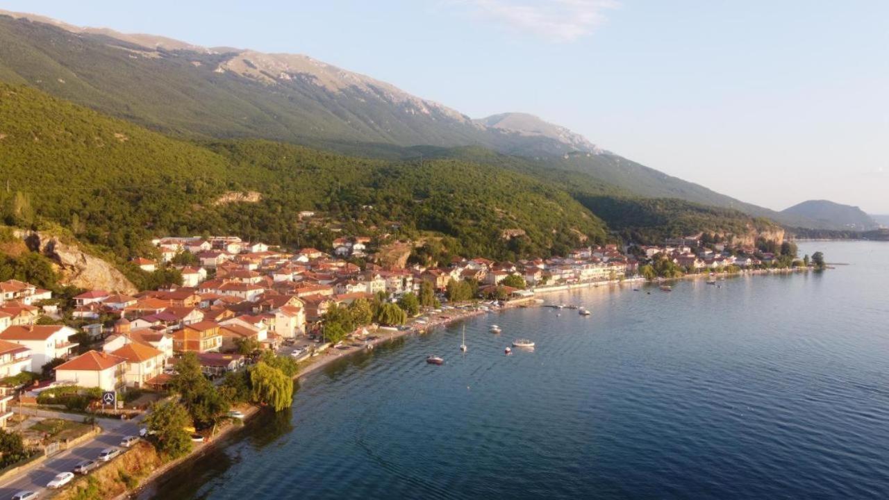 Villa Lakeview Paradise Pestani Bagian luar foto