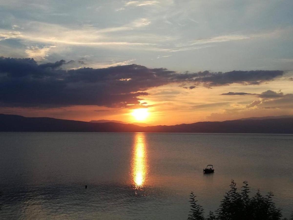 Villa Lakeview Paradise Pestani Bagian luar foto