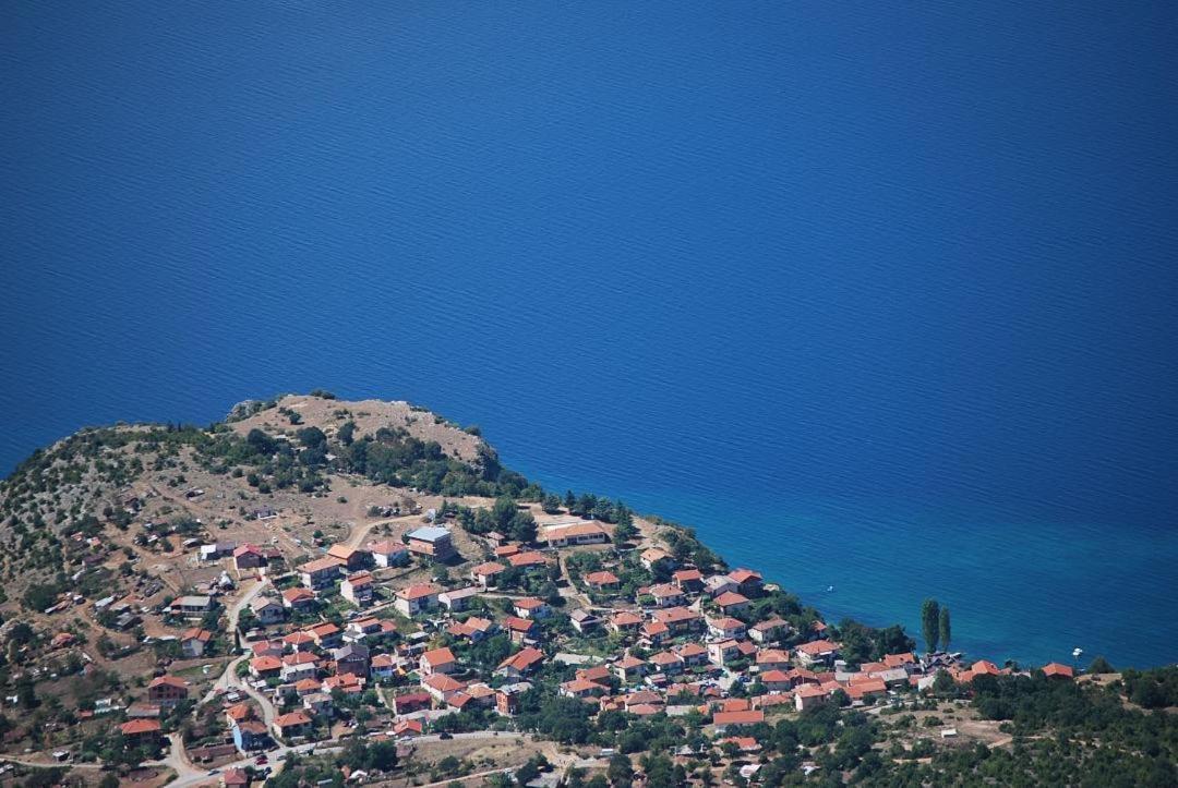 Villa Lakeview Paradise Pestani Bagian luar foto