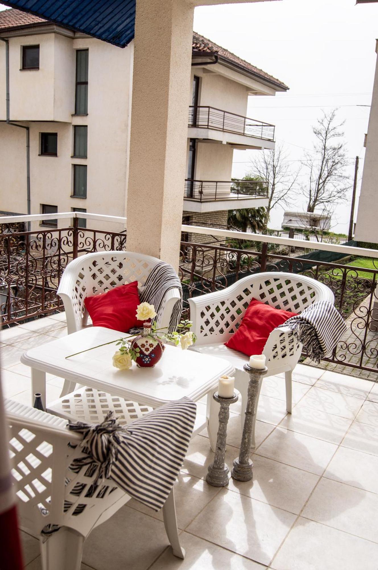 Villa Lakeview Paradise Pestani Bagian luar foto