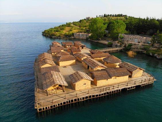 Villa Lakeview Paradise Pestani Bagian luar foto
